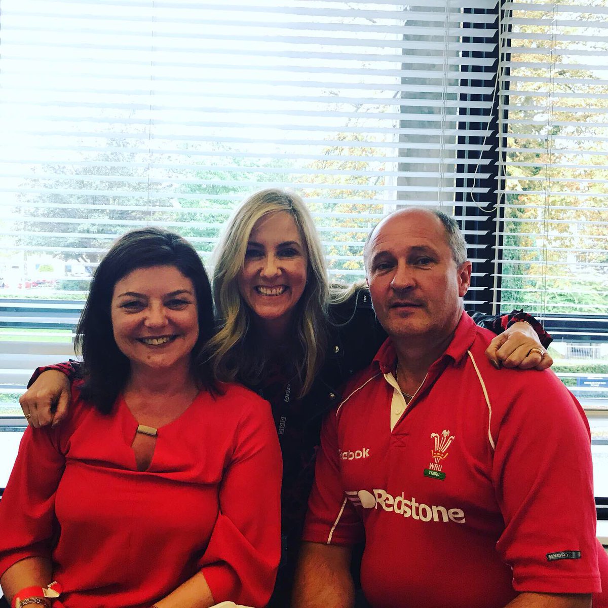 mrswillposh's tweet photo. BBC Radio Wales Fanzone today meeting the legendary @DerekTheWeather Brockway, #weathermanwalking and @EleriSion BBC Radio Wales Presenter. Loved every minute of it. #nomondaymorningblues #bbcwalesradio #fanzone #welshwin #walesvgeorgia #rwc2019 #japan #happydays @BBCRadioWales https://t.co/ZQCh2oRdF4