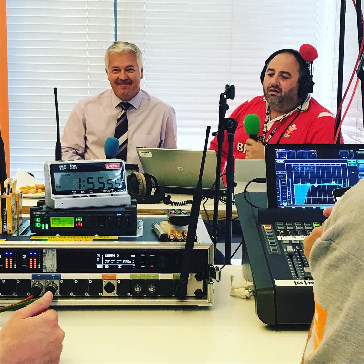 mrswillposh's tweet photo. BBC Radio Wales Fanzone today meeting the legendary @DerekTheWeather Brockway, #weathermanwalking and @EleriSion BBC Radio Wales Presenter. Loved every minute of it. #nomondaymorningblues #bbcwalesradio #fanzone #welshwin #walesvgeorgia #rwc2019 #japan #happydays @BBCRadioWales https://t.co/ZQCh2oRdF4