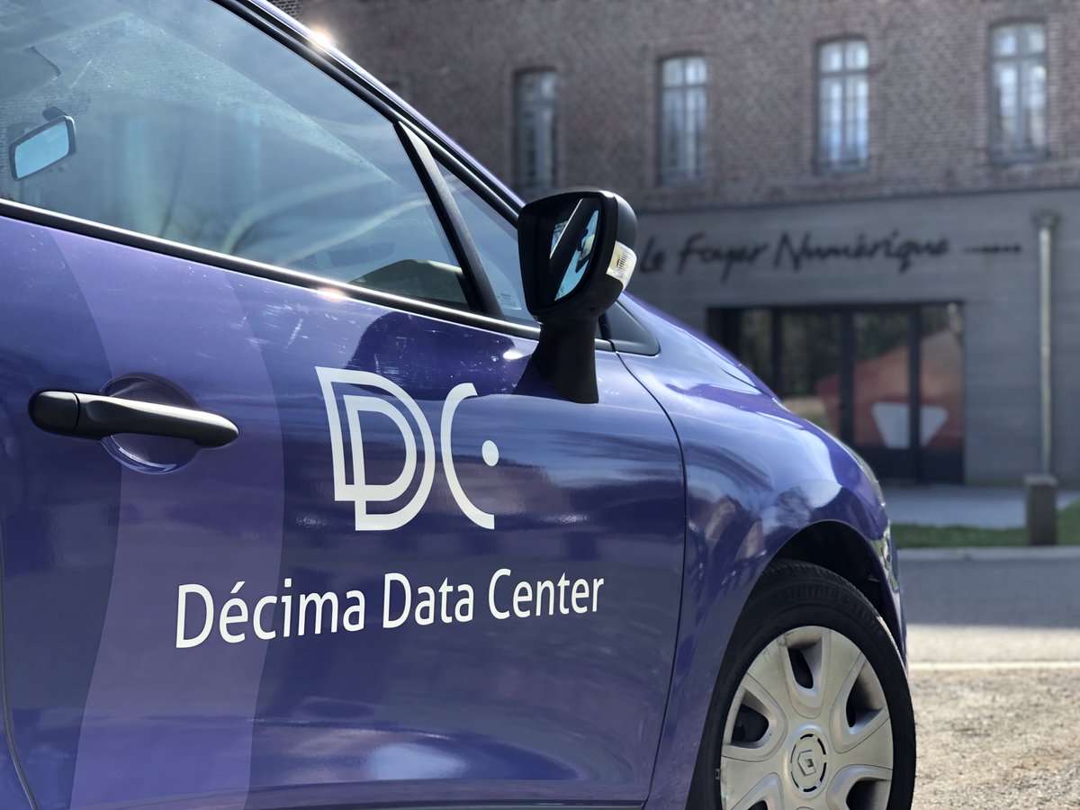 Tout nouveau, tout beau ! Les avez-vous déjà vu ? DÉCIMA DATACENTER adopte une nouvelle charte graphique ! Nouvelle plaquette, nouvelles offres ! 😀