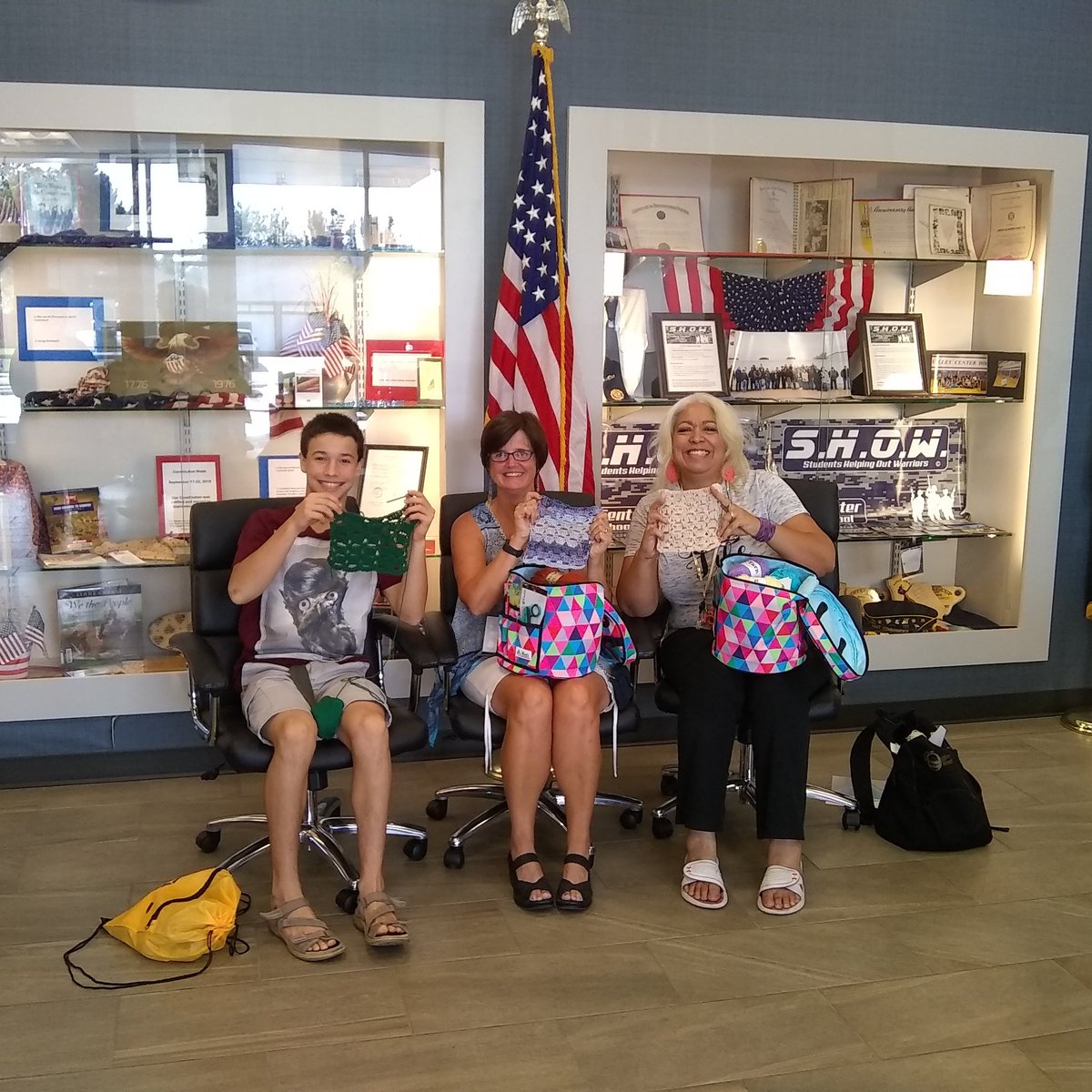 VCLibrary's tweet image. Winners of Saturday&apos;s Fastest Hook in the Valley contest: Kevin Jansen (youth division), Denise Schafers, and Christie Johnson. Congrats!

#vcistheplacetobe #vcpubliclibrary #valleycenterks #vcunityincommunity #fallfest