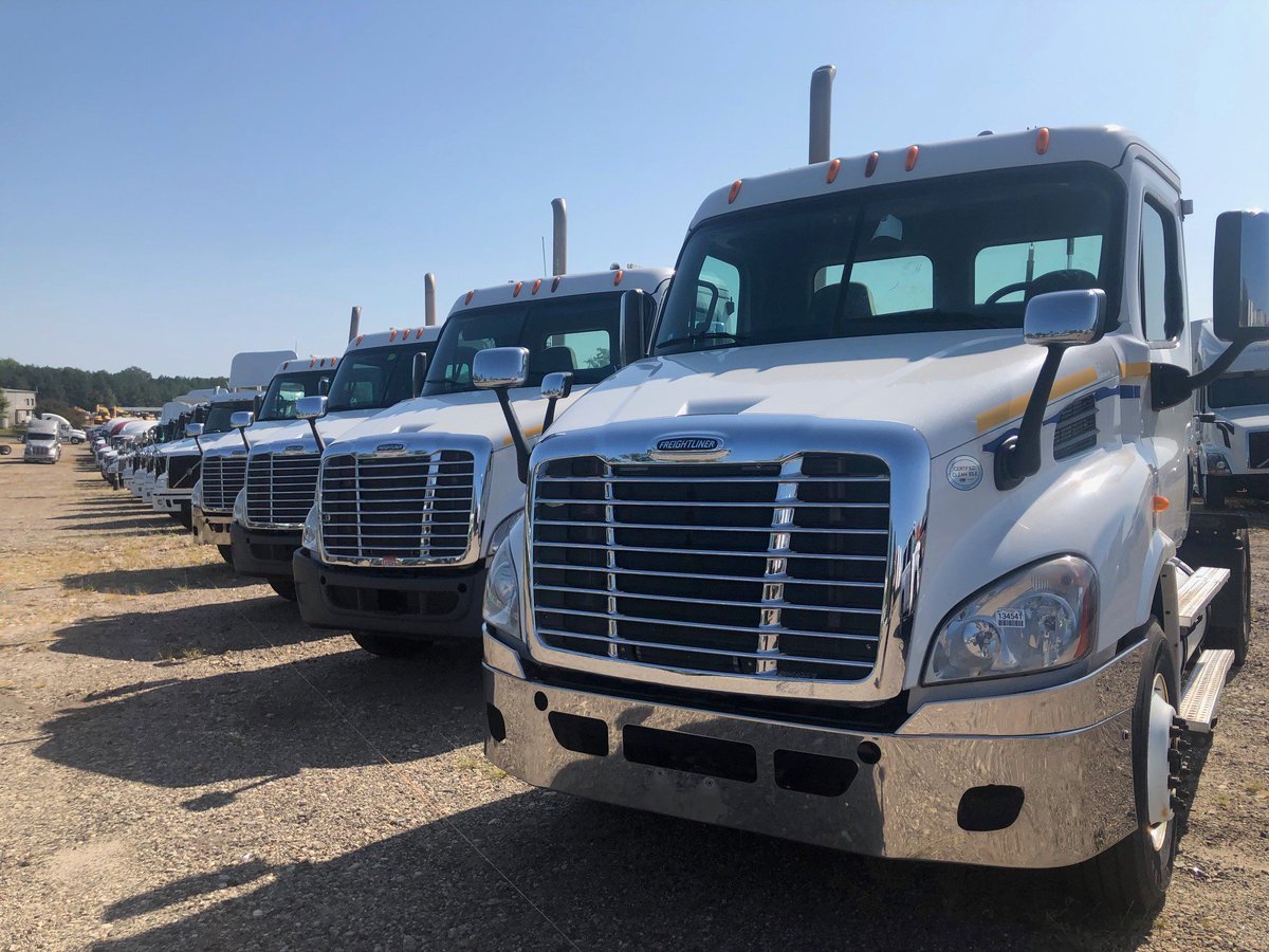 JMAuctioneers's tweet photo. Come join us for the largest #auction held at our #Pelzer facility in 7+ years! Auction is this Wed, Sept 25th. 3 rings running all day. View items &amp; place your #Prebids here: https://t.co/oOnpQRyelF  #Yardfull #HeavyIron #HeavyTrucks #BidLive #BidOnline #JeffMartinAuctioneers https://t.co/JVI7KrDzsv