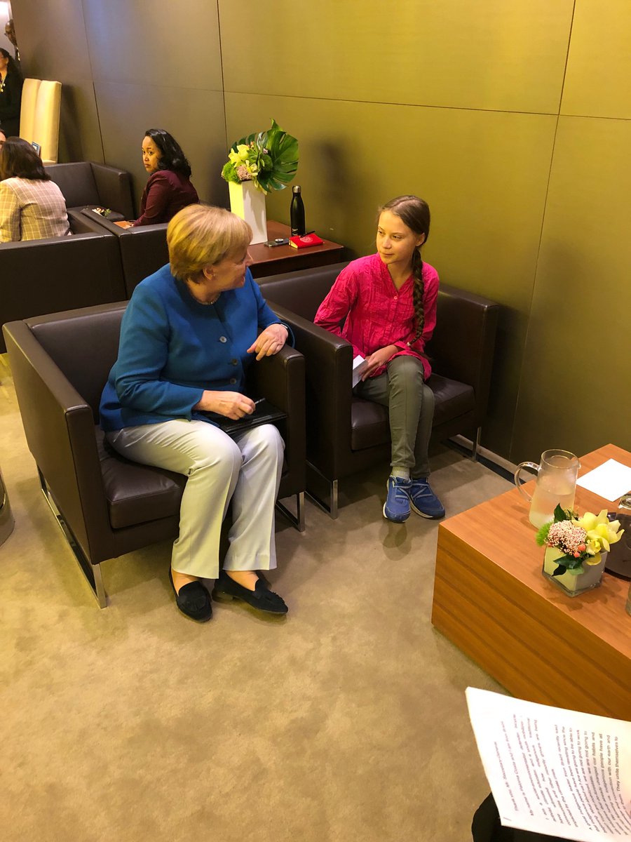 Begegnung vor den Reden beim @UN #ClimateActionSummit: Kanzlerin #Merkel trifft @GretaThunberg