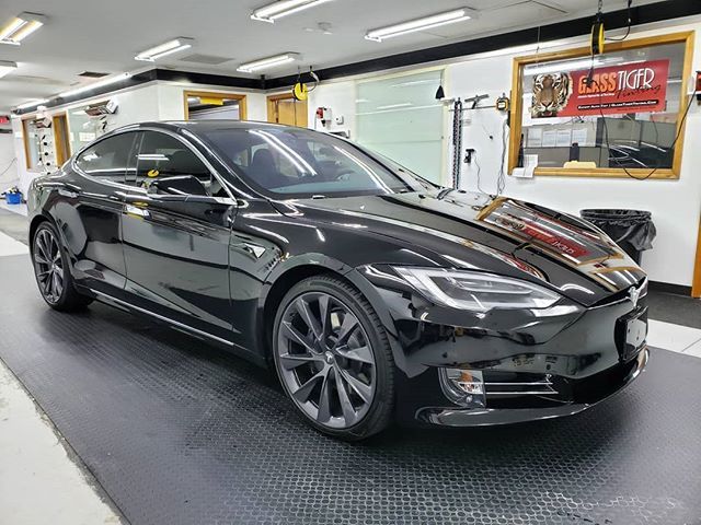 GlassTigerTint's tweet photo. Tesla Model S with Llumar IRX and Air 80 installed. #glasstigertinting #llumar #llumarfilm #llumarfilms #llumarwindowfilm #llumarwindowfilms #irx #llumarirx @llumarfilms #air80 #llumarair80 #airblue #tesla #models #teslamodels https://t.co/azakNZQMya https://t.co/qYFsTtEDTh