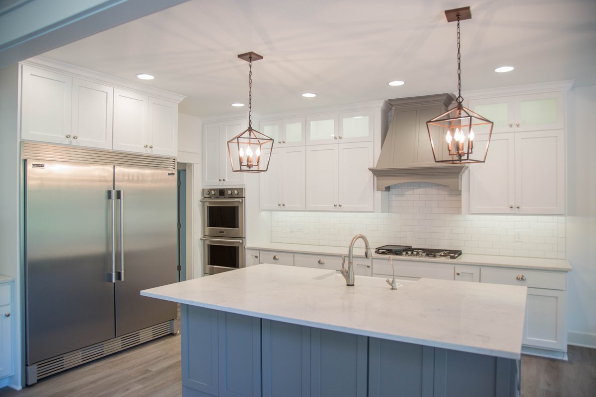 DukeHomes's tweet photo. Two thumbs up for this kitchen! One of our favorite spaces in this newly finished home in the Bargersville area! #newhomes #kitchendesign #dukehomes https://t.co/YtdKDMsrxH