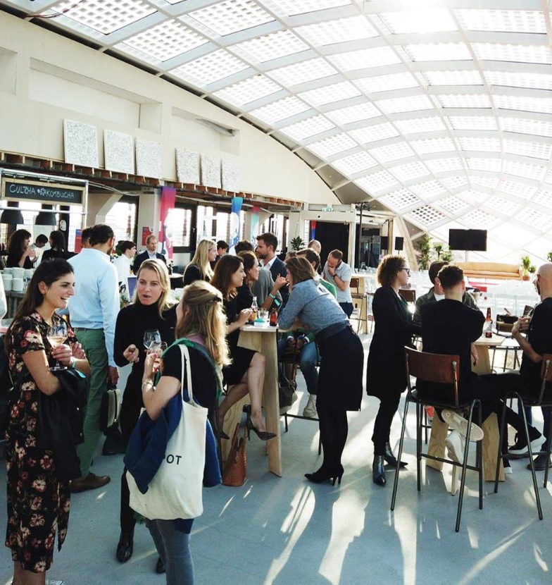 We’re raising a first glass to a successful 1st day. Amazing to see so many startup founders, corporate innovators and investors come together in our House. Tomorrow Day 2! Who will we see, meet and connect with?
#ACH2019 #amsterdamcapitalhouse   #entrepreneurs #investors
