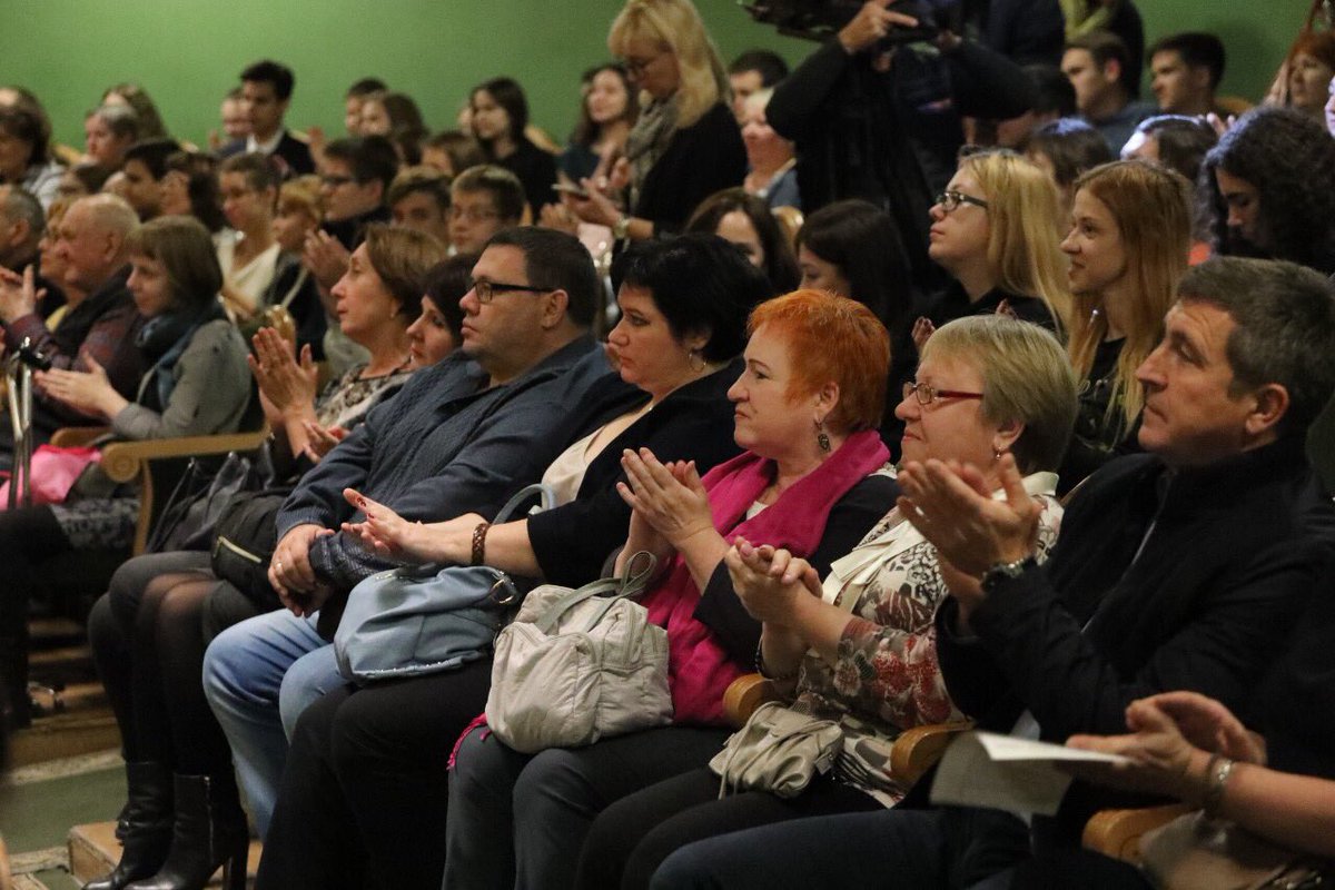 #Самара встречает гостей IV межрегионального фестиваля #ВолгаТеатральная 🎭 , который впервые был проведён в нашем городе в 2013 году по инициативе <a href="/D_Azaroff/">Дмитрий Азаров</a>. Поздравила зрителей и участников фестиваля с его открытием Глава города <a href="/E_Lapushkina/">Елена Лапушкина</a> ➡️