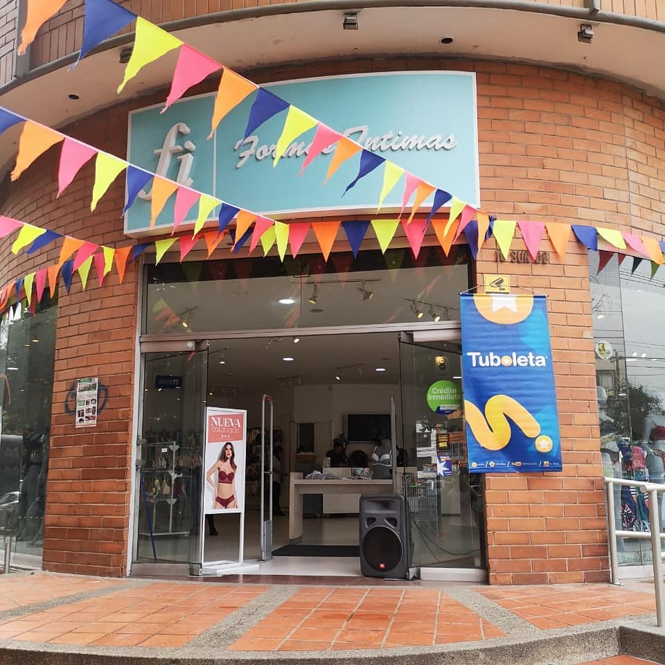 CLUBFORMAS's tweet photo. #FinalLigaFemenina 🔴🔵💛💙
Recuerda que puedes conseguir tu boleta para la final en nuestro almacén @formasintimas de Guayabal.

🚩 Calle 10 sur #51C - 77

#ATuLado #FormasIntimas #FutbolSinGénero https://t.co/Whs9j0BhWu
