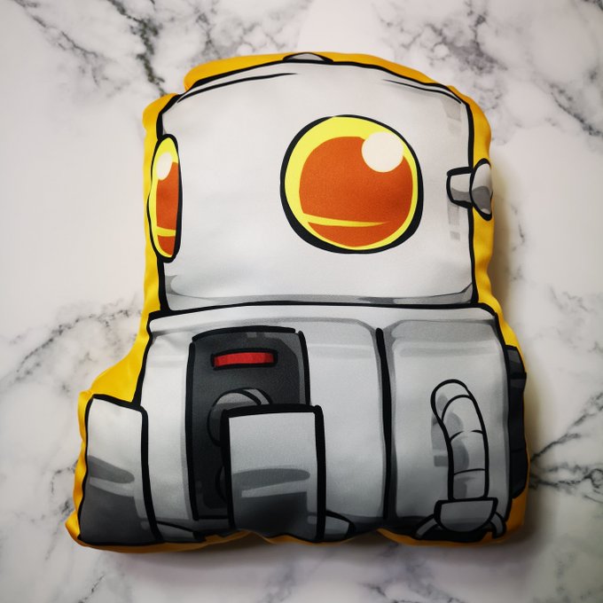 jamバンドセッション3で頒布予定の「たぶんほぼ等身大ロボタクッション」が届きました。jamバンド身体測定部的計算では、ロボタの全長は30cm～40cmくらいだと思うので、立ったときに35cmくらいになるデザインになっている……はず。縦33cm×横30cm。 