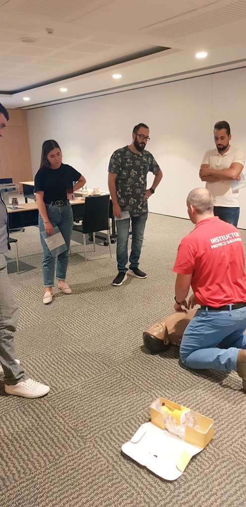 Trypaeropuerto's tweet photo. Magnífica formación con #JuanCarlos de @SalvavidasJ en el manejo del desfribilador. #MeliaSpain #TrypHotels #salvavidas #TBAteam https://t.co/HfoKbAv31W