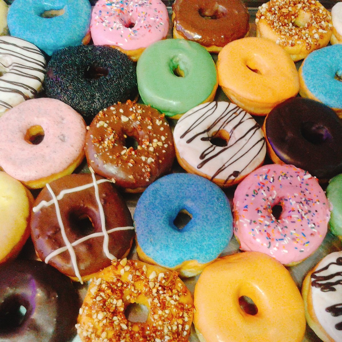 ilikedonutsok's tweet photo. En I like donuts tenemos tantos sabores y colores que vas a poder festejar la primavera cualquier día del año 🤗🌻🌷💜 #comunidadilikedonuts  #momentosfelices https://t.co/1FZAfiPNCl
