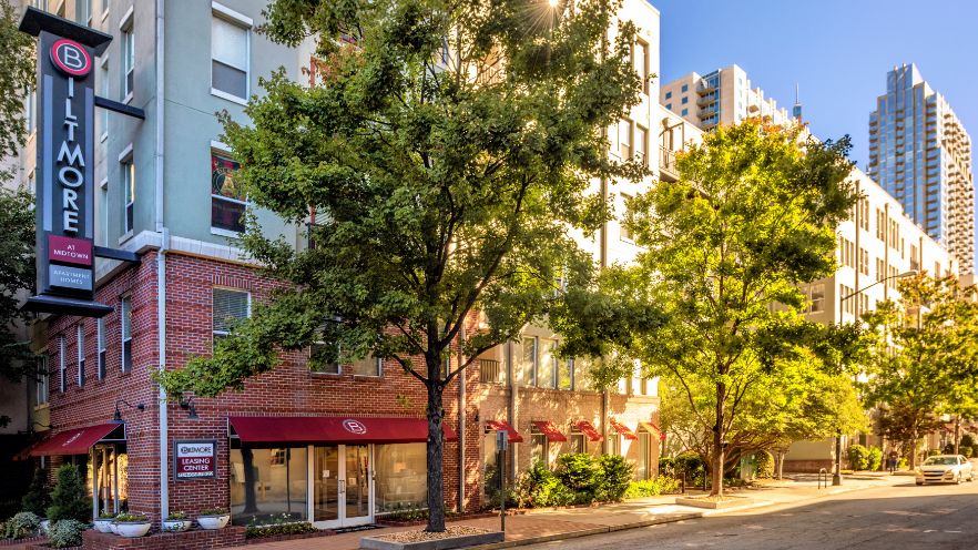 ohatlanta's tweet photo. Join us at #OHATL to take a peek behind the curtain at some of Atlanta’s trendiest spots, such as Biltmore at Midtown, a unique collection of living spaces and outdoor experiences in the heart of #Atlanta. https://t.co/mLEqVlou9O https://t.co/S5vD6lnzDc
