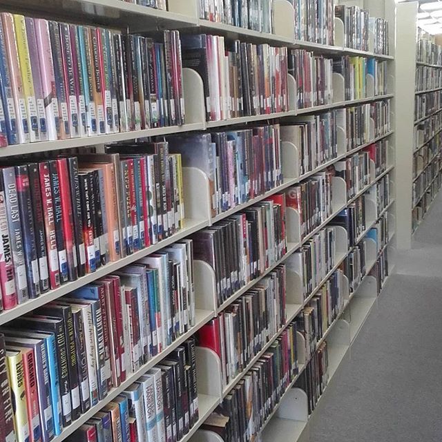 Kcraigoo3's tweet photo. Spending some time with the #books @washcolibrary #bookstagram #bookshelf #library #librariansofinstagram #abingdonva #keepersofthebooks #keepersoftheknowledge https://t.co/SnL98PkwBt https://t.co/rxT7veHRzl