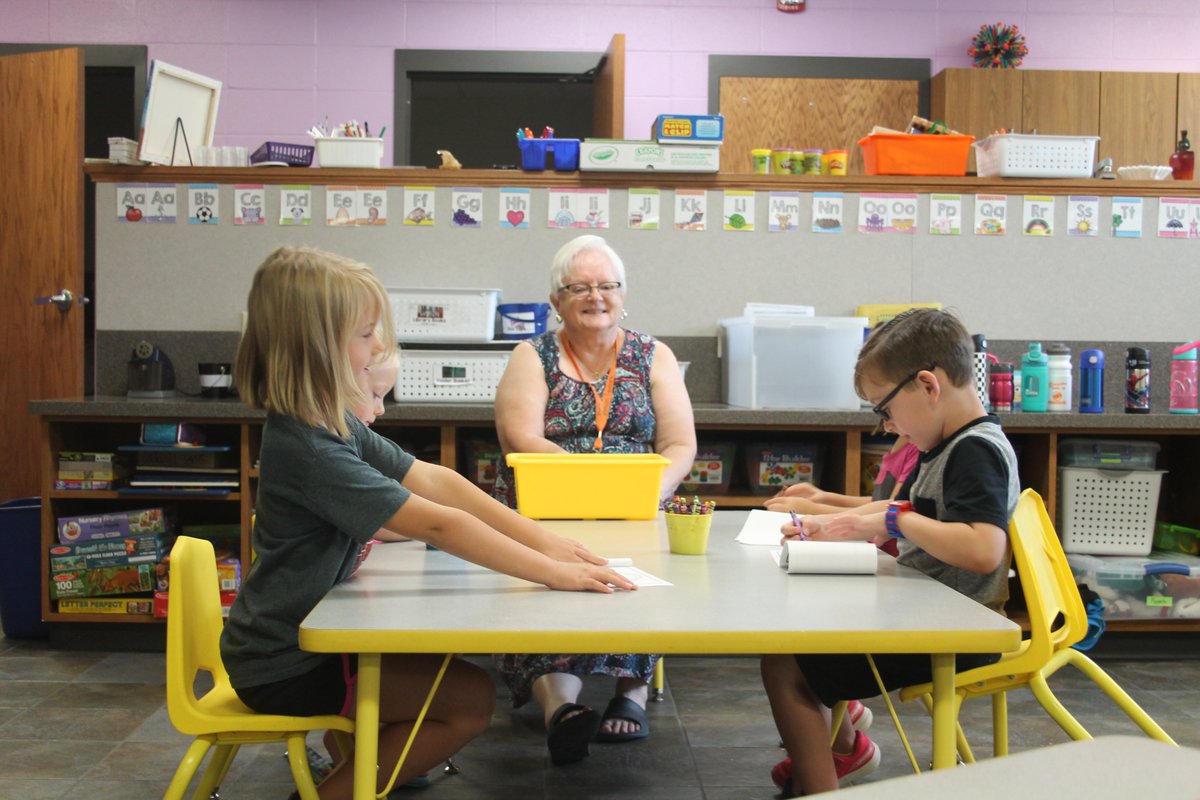 techytamara's tweet image. We appreciate all of our Paraprofessionals @InmanSchools! Thank you for helping our Ss on their daily learning journeys! 📚 #MaximizingResources