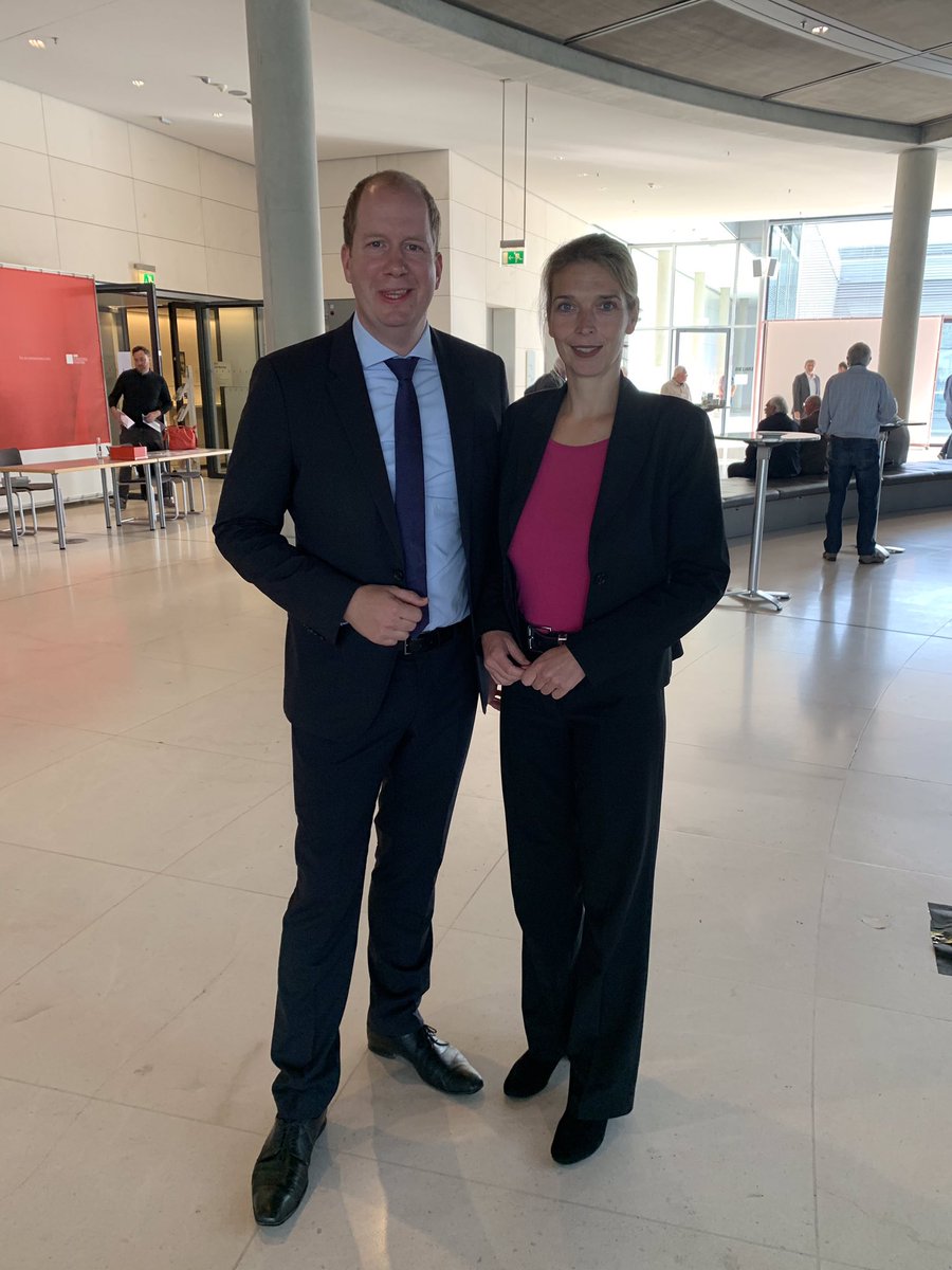 dsj4sport's tweet photo. dsj-Vorsitzender @jan_holze, traf heute im #Bundestag auch mit der Obfrau der SPD-Fraktion für den Unterausschuss Bürgerschaftliches Engagement, @stadler_svenja, zusammen. Im Zentrum des Gesprächs stand die Haushaltslage 2020 der Freiwilligendienste.
#freiwilligendiensteimsport https://t.co/ft6qZHSiSs