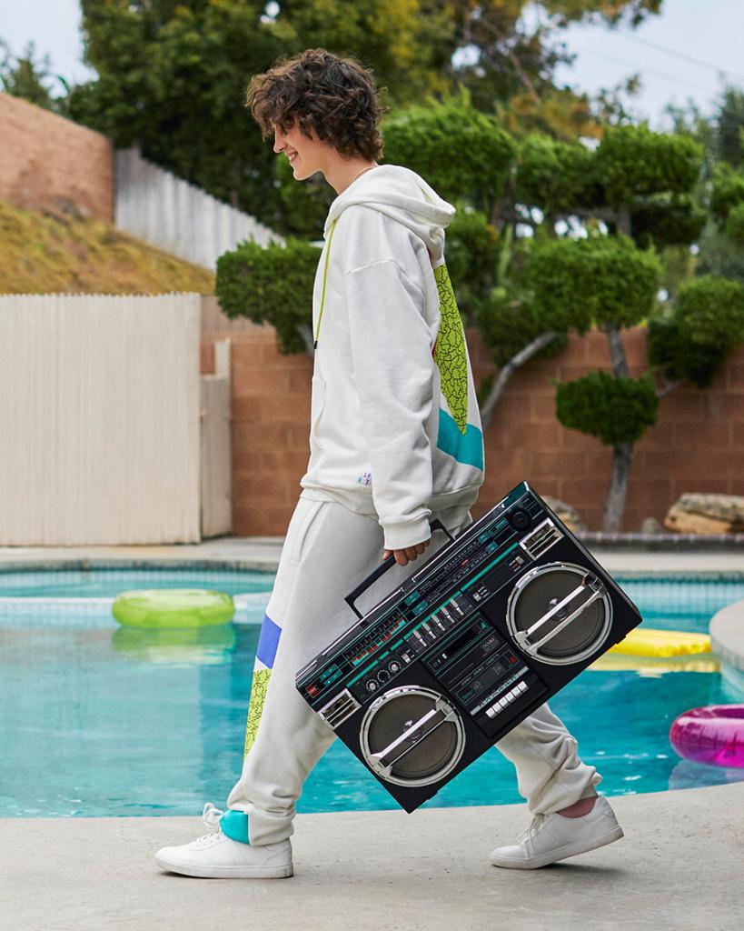 espritofficial's tweet photo. Throwing it back to the classics: Boombox + Tracksuit. Discover the #EspritThrowback Capsule.
Shop now, wear on repeat ๐
Hoodie: https://t.co/PK9kiJeneh
Pants: https://t.co/ZFitwRIErf
PS: #Esprit (cont) https://t.co/iOL6ydPfFT https://t.co/HxpRVGpSYf