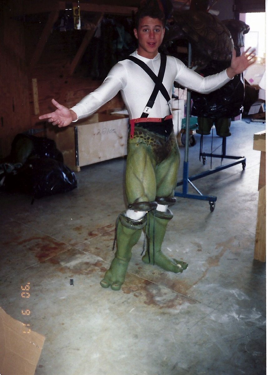KennScottMC's tweet photo. Frog legs, anyone? π #TMNT #TurtleConfessions https://t.co/WB7AE35MTf