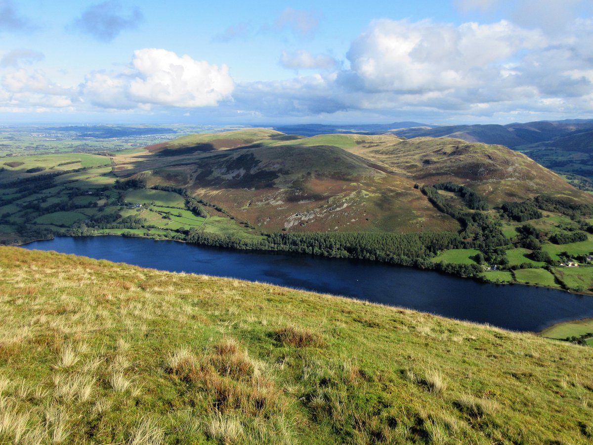 StanLeigh18's tweet photo. Views of #LowFell #DarlingFell #CarlingKnott summit #Whiteside #Grasmoor #OwsenFell summit
Improving weather today on a #BurnbankFell #CarlingKnott #LoweswaterEnd #BlakeFell #SharpKnott #OwsenFell walk from #FangsBrow https://t.co/FD2eMYspW5