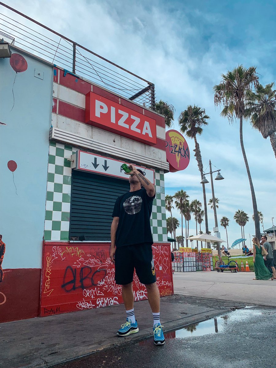 zendudedan's tweet image. Good morning! Happy Monday. Drink some water. And have a good start to the week 😊