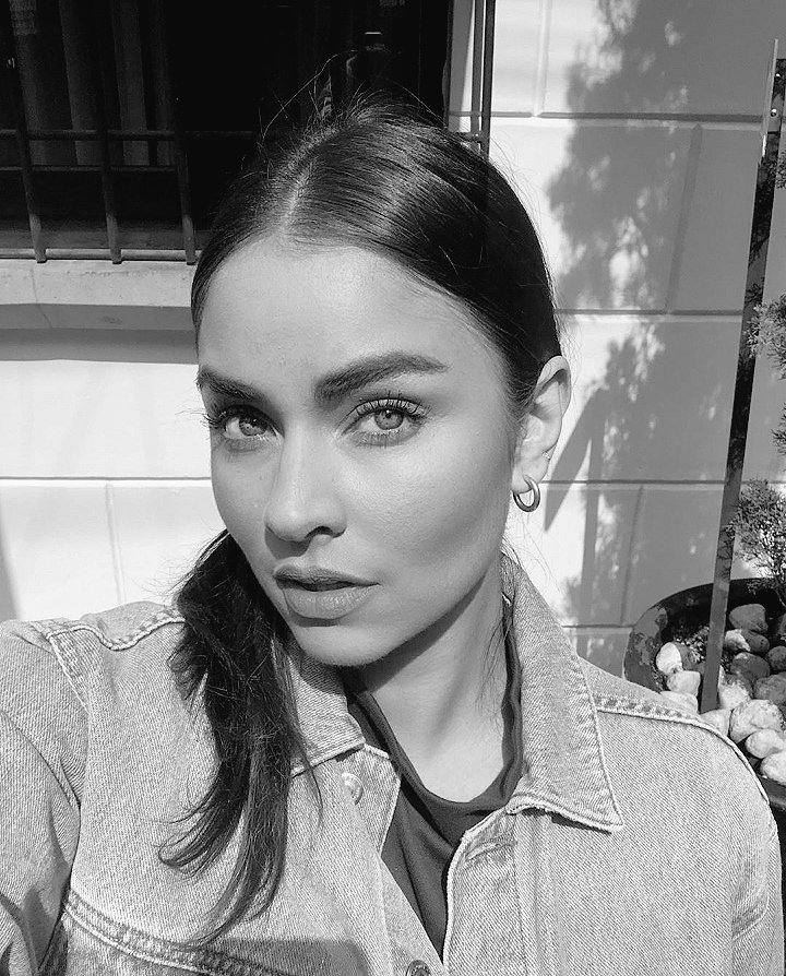 badpostclaudia's tweet photo. she’s glowing ✨ @claudia3martin https://t.co/5dN9dMtxyc