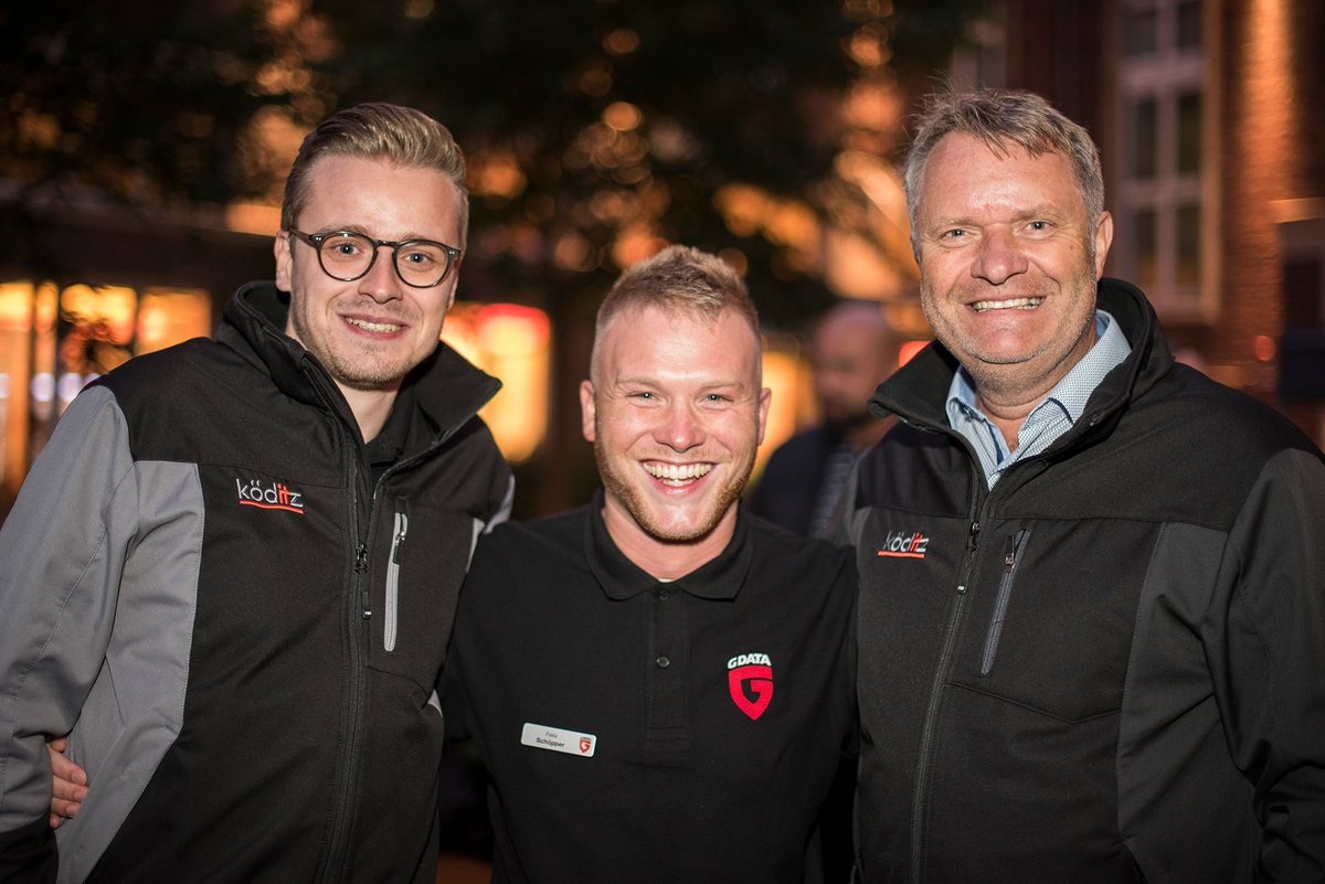 GDATA's tweet photo. Bei der Eröffnung des diesjährigen Tech Days versprach Andreas Lüning, dass keiner der anwesenden Gäste hungrig nach Hause gehen würde. Und er stand zu seinem Wort: Hier noch einmal die schönsten Bilder eines gelungenen Abends! #gdatatechday #gdatacampus https://t.co/pvSCYU3SJF