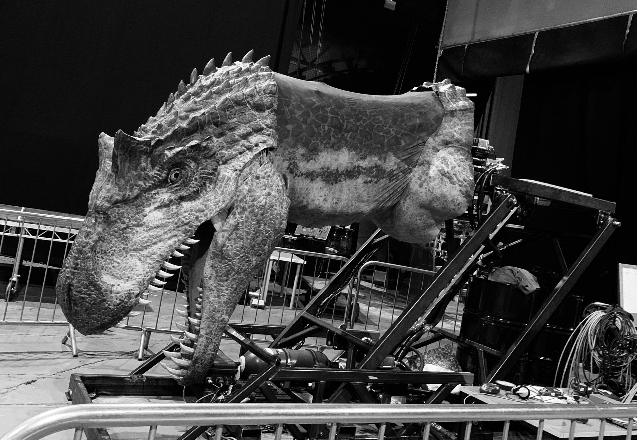 تويتر Chris على تويتر The Base Images For Reference I Heavily Edited The Animatronic Head To More Closely Reflect A Real Allosaurus And While It S Hard To Tell I Believe The