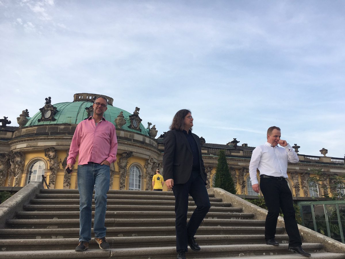 Sallythechin's tweet photo. Helden bei der Arbeit @tomrudel @jorg_steinemann @balu07 #BAKMedien #Plattencover https://t.co/DfoC3cK8fX