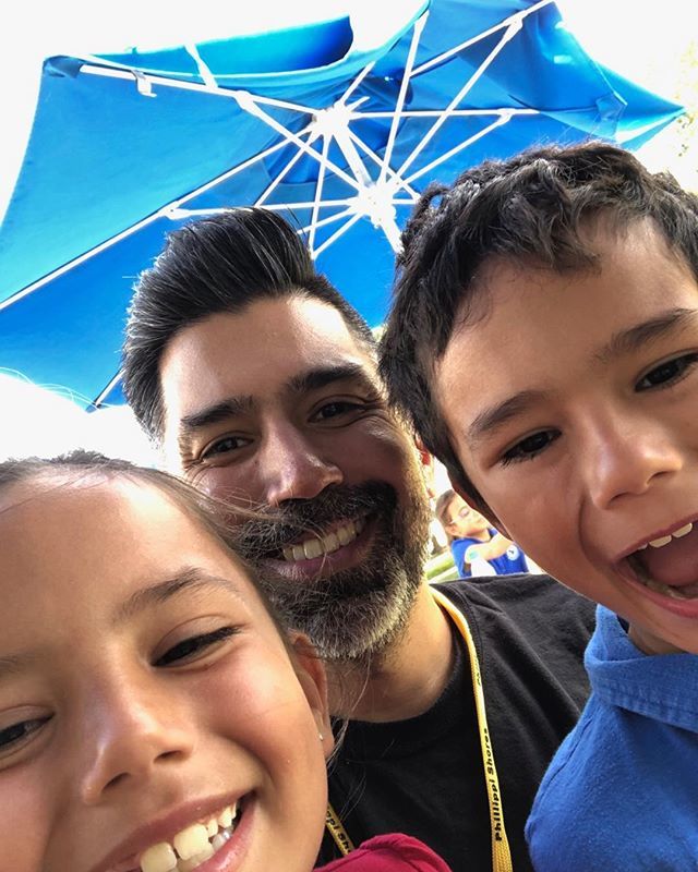 1001er's tweet photo. Lunch with Daddy! #thesekids https://t.co/WtrhMMCg2C https://t.co/MIiFdL3qTx