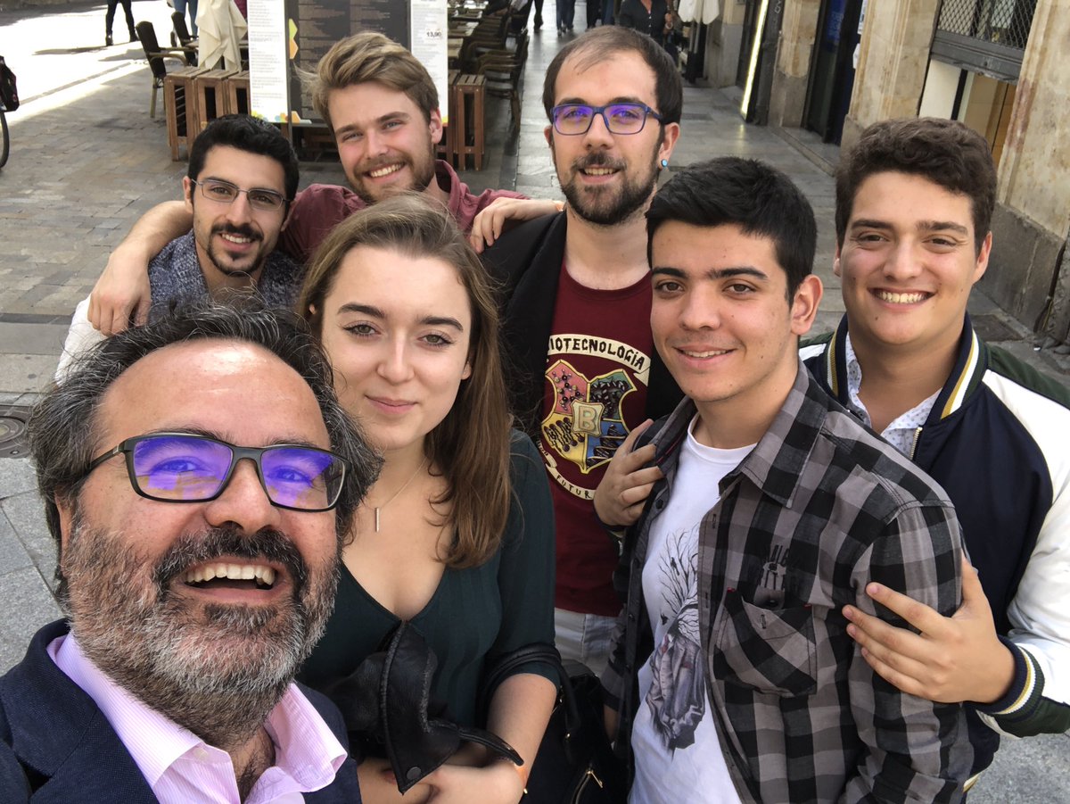 LluisMontoliu's tweet image. Muchas gracias a @ABSalBiotec y a @SoyBiotec Patri, Sergio, Miguel, Carlos e Iván, estudiantes de biotecnología de la @usal por vuestra invitación a abrir la #BiotechWeekSAL en el Dioscórides hoy, hablando de la historia de las #CRISPR ha sido un placer apoyar vuestra iniciativa!