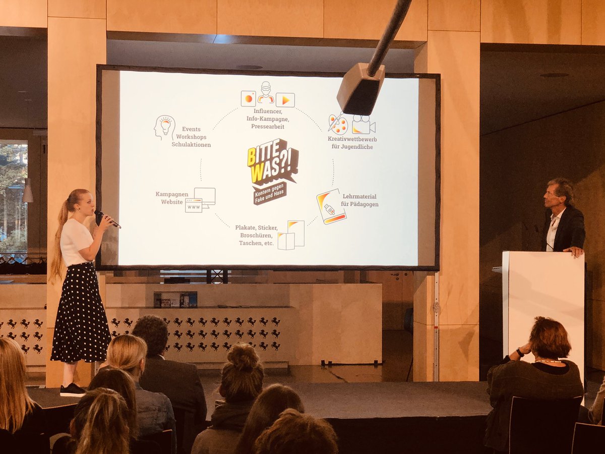 lmz_bw's tweet image. Los geht‘s! Gemeinsam gegen den Hass im Netz! Der Kick-Off war schon mal grandios! bitte-was.de #bittewas #respektbw #schuledigitalbw #netzbawü