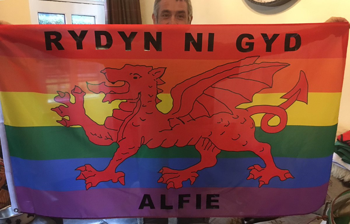 CelticSexpot's tweet photo. Banner Alfie 🏴󠁧󠁢󠁷󠁬󠁳󠁿🇯🇵🏴󠁧󠁢󠁷󠁬󠁳󠁿🏳️‍🌈Banner Dinas Mawddwy🏴󠁧󠁢󠁷󠁬󠁳󠁿🇯🇵🏴󠁧󠁢󠁷󠁬󠁳󠁿🏳️‍🌈  #weareallalfie #rydynnigydalfie @gareththomas14 @philmaxwell1888 @RwthieA @berwynhughes @RwthHughes @WRU_Community @WRUWomenSupport @WelshRugbyUnion @WelshAthletics @WelshRugby4Indy @YesWales_ @AyeCymru @Plaid_Cymru @LSRPlaid https://t.co/NEffkw8HVt