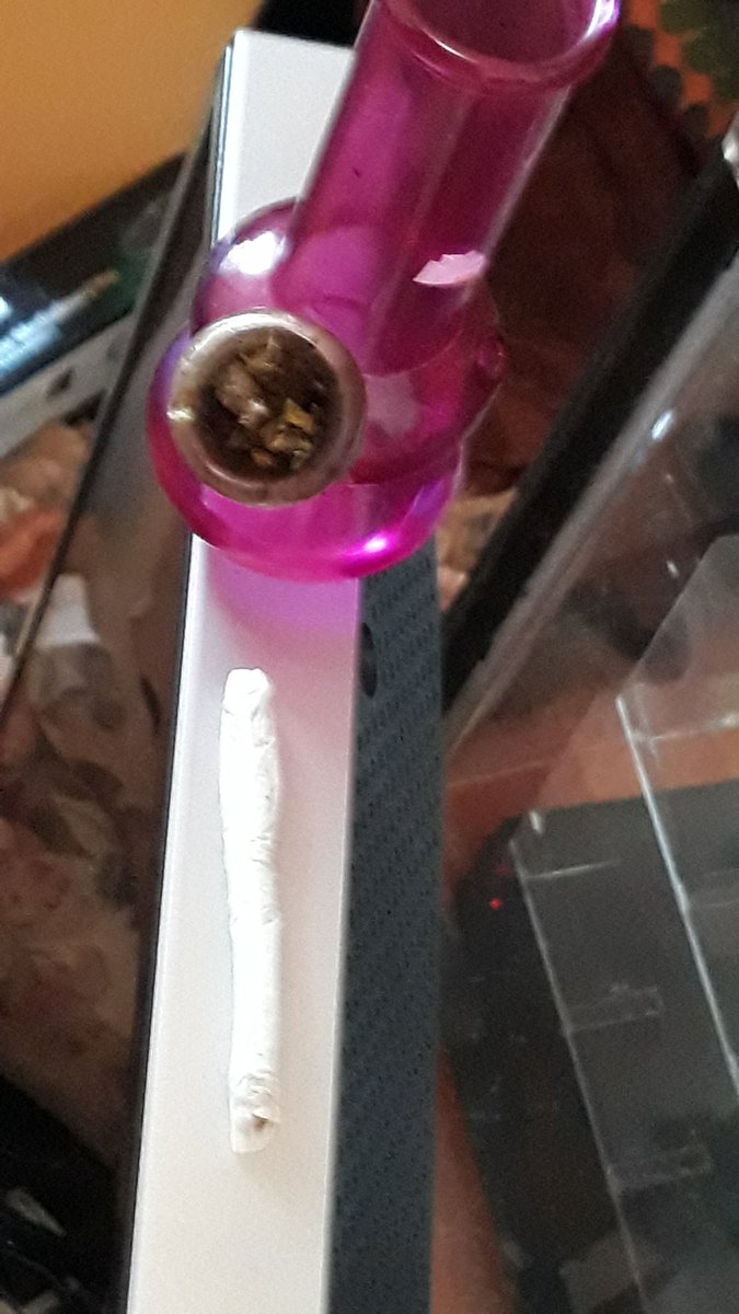 cobrawink's tweet photo. @_jena4n @Hippie_of_Love @lanni_1503 @Smokin_Sara420 

One and gone, you hit this shit once your ass is gone https://t.co/xmmRARMByK