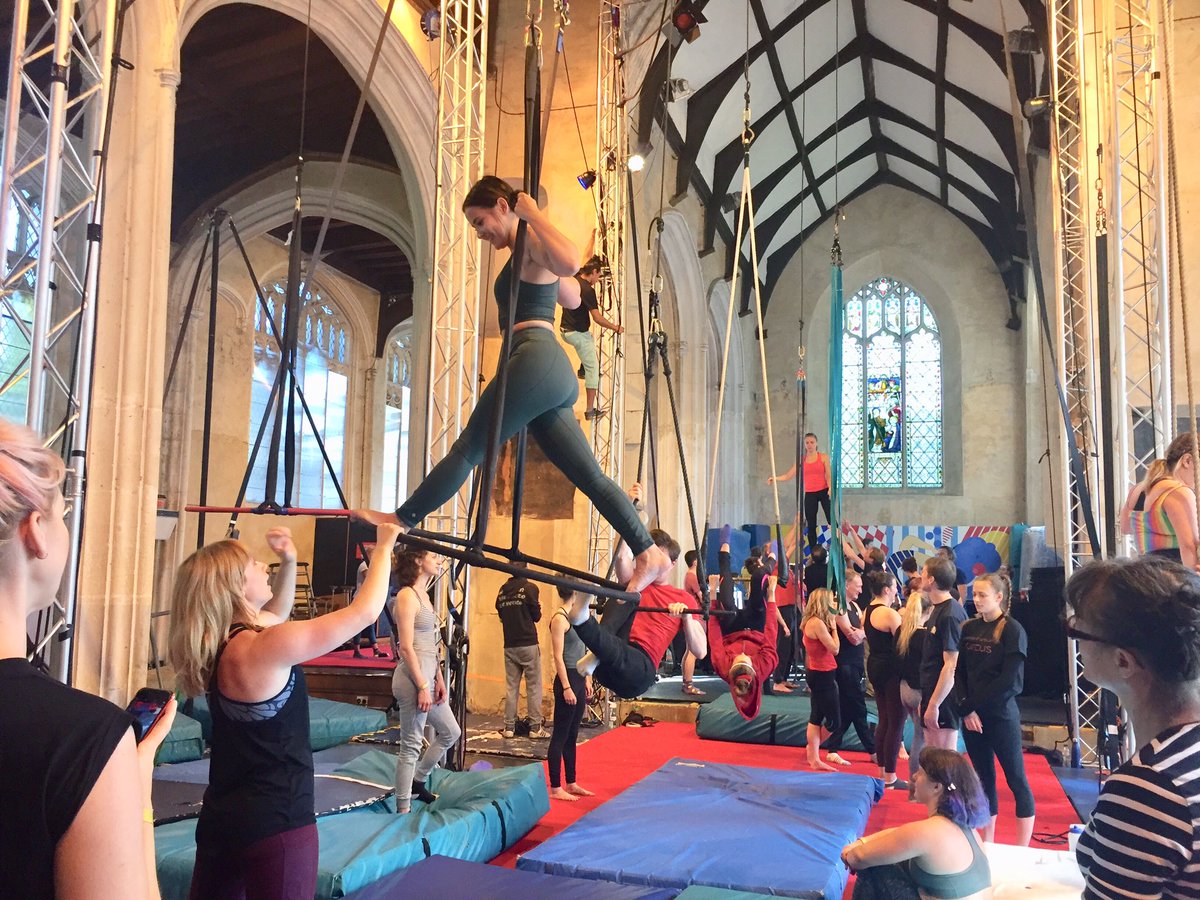 AUDITIONS for new students - Tues 15th Oct. For 8-18 yrs who like to focus on circus 🤸‍♂️