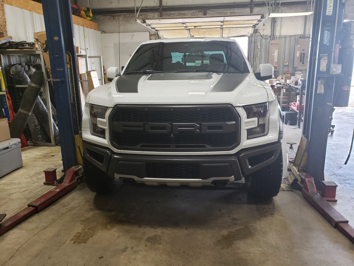 VandECustoms's tweet photo. #RhinoLinings bed liner, #Retrax bed cover and tinted windows. This #Raptor is ready to hit the streets. https://t.co/fwCHGYsEAT