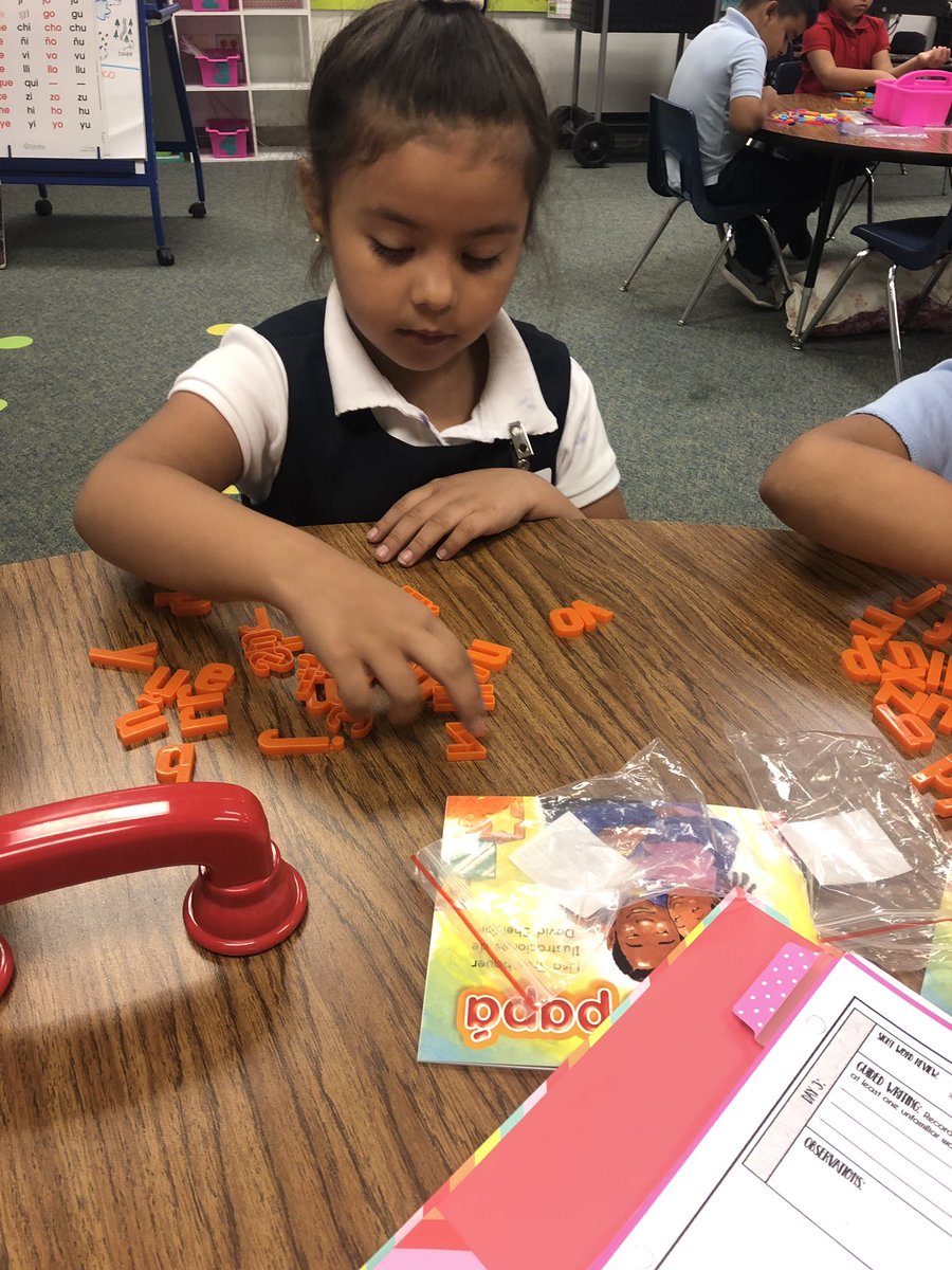 MrsGonzalezK's tweet photo. Guided reading word work ! @BritainElem #britainlearns #teambritain #Kindergarten #guidedreadingfun https://t.co/7EI5QgkTJ4