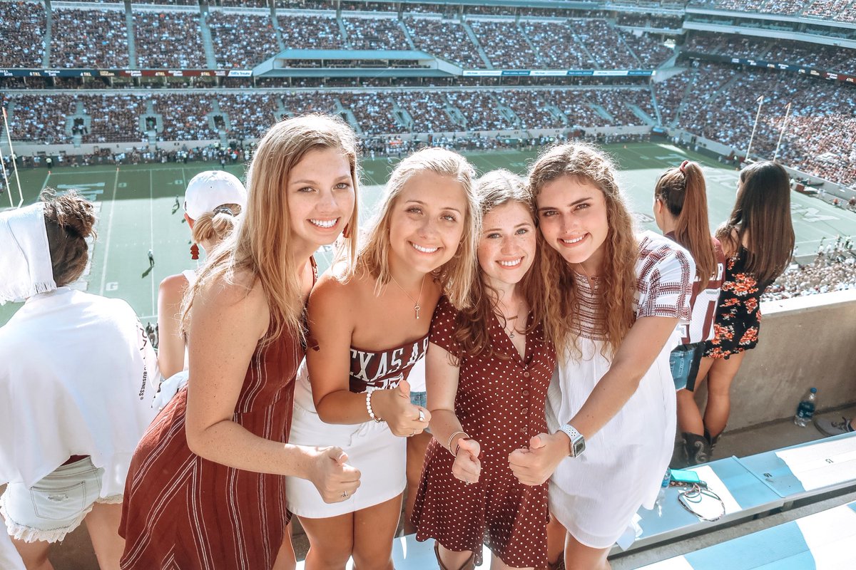 Aggie gamedays are the best kind of days!! 🏈🏈 #adpiaggie #panlove 💫