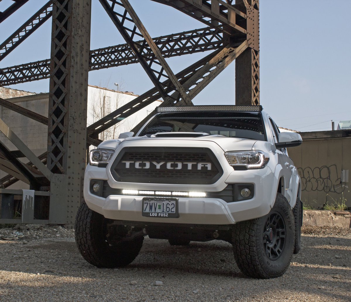 DiodeDynamics's tweet photo. Engineered with adventure in mind 🏞️ Thanks to the exclusive TIR optics, our Stealth Light Bar Kit for the 2016-2019 Tacoma is a bolt-on lighting solution that provides FAR more usable light output than larger, heavier generic light bars!
#diodedynamics #stageseries #tacoma https://t.co/ru7hO75Nco