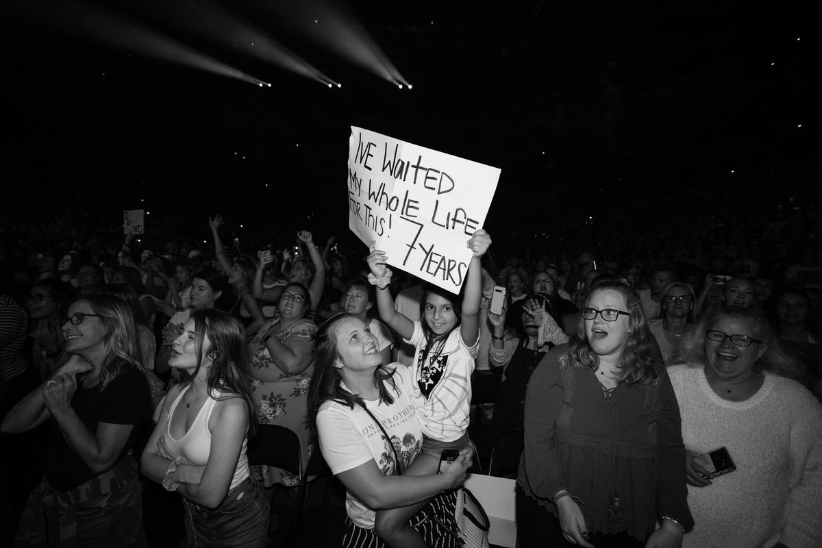 kevin jonas tweet media