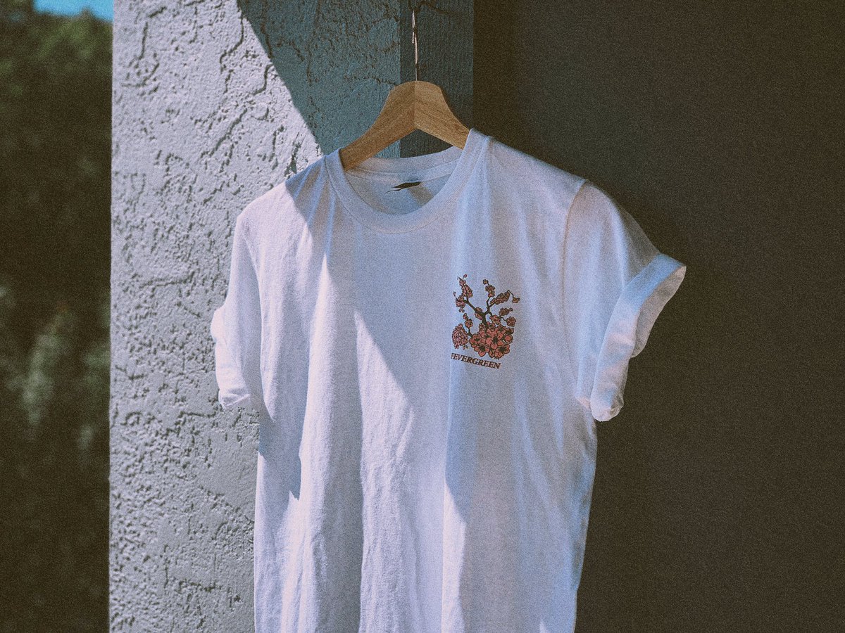 Fevergreenatl's tweet photo. Hello Twitter, we updated our bandcamp with all our new merch! 
https://t.co/ZU93ZRwMK5 https://t.co/ZDkEGsnTxU