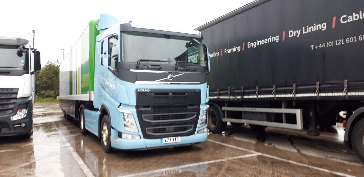 dougierankine's tweet photo. It as been a year since I came off the road to become Editor of @TrucknDriver. To celebrate I've taken the week off to go and drive for @GroupGbt with this @VolvoTrucksUK LNG FH. That's the @IVECOUK Stralis I used to drive in the second pic. On my way to Bracknell this evening. https://t.co/kcB3TrVl6l