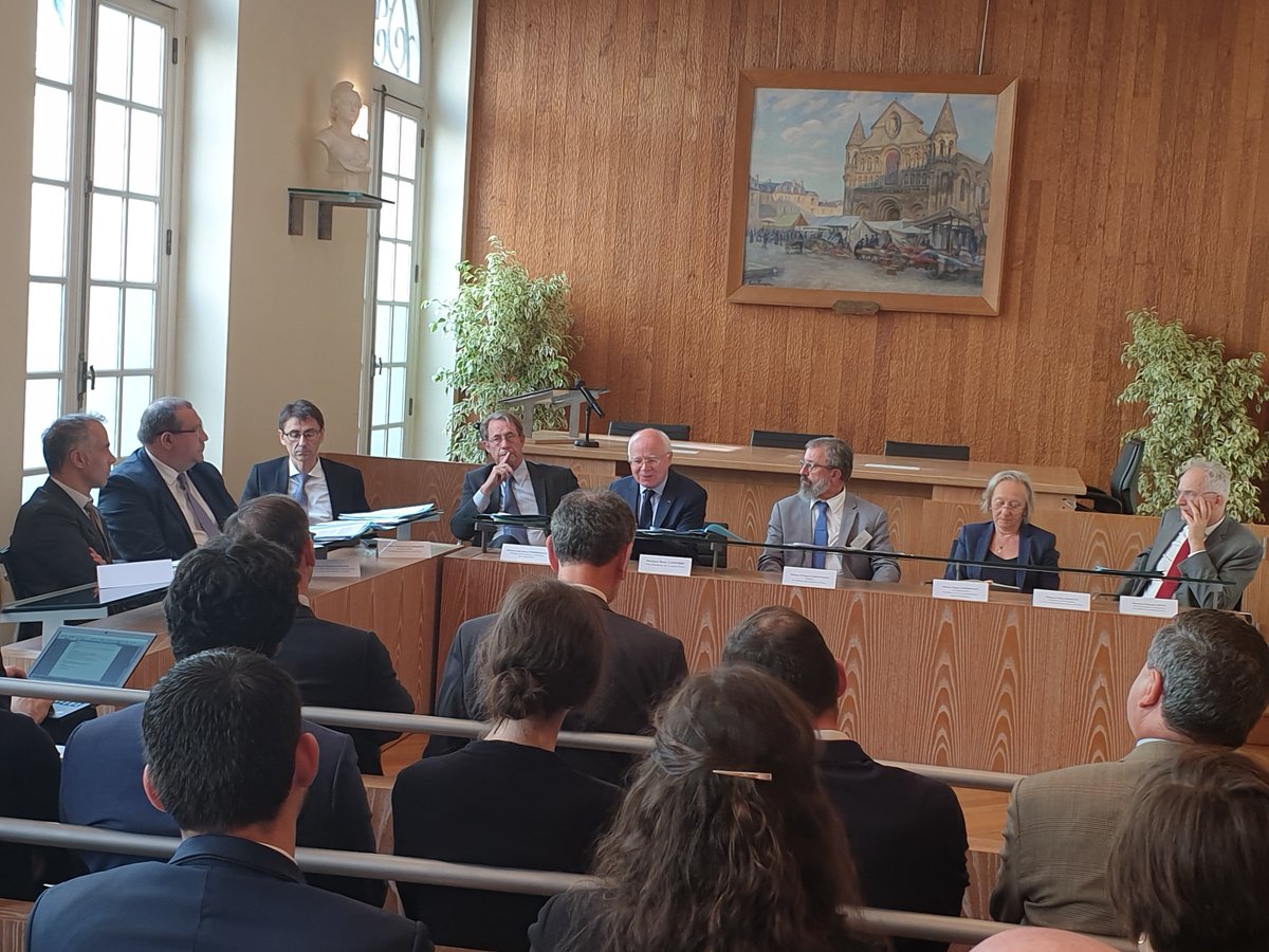 Conseil_Etat's tweet image. Le vice-président du Conseil d’État était aujourd'hui au tribunal administratif de Poitiers afin d'échanger avec les équipes de la juridiction, dresser le bilan de l'année écoulée et revenir sur l’engagement de chacun au service d’une justice toujours plus proche du citoyen.