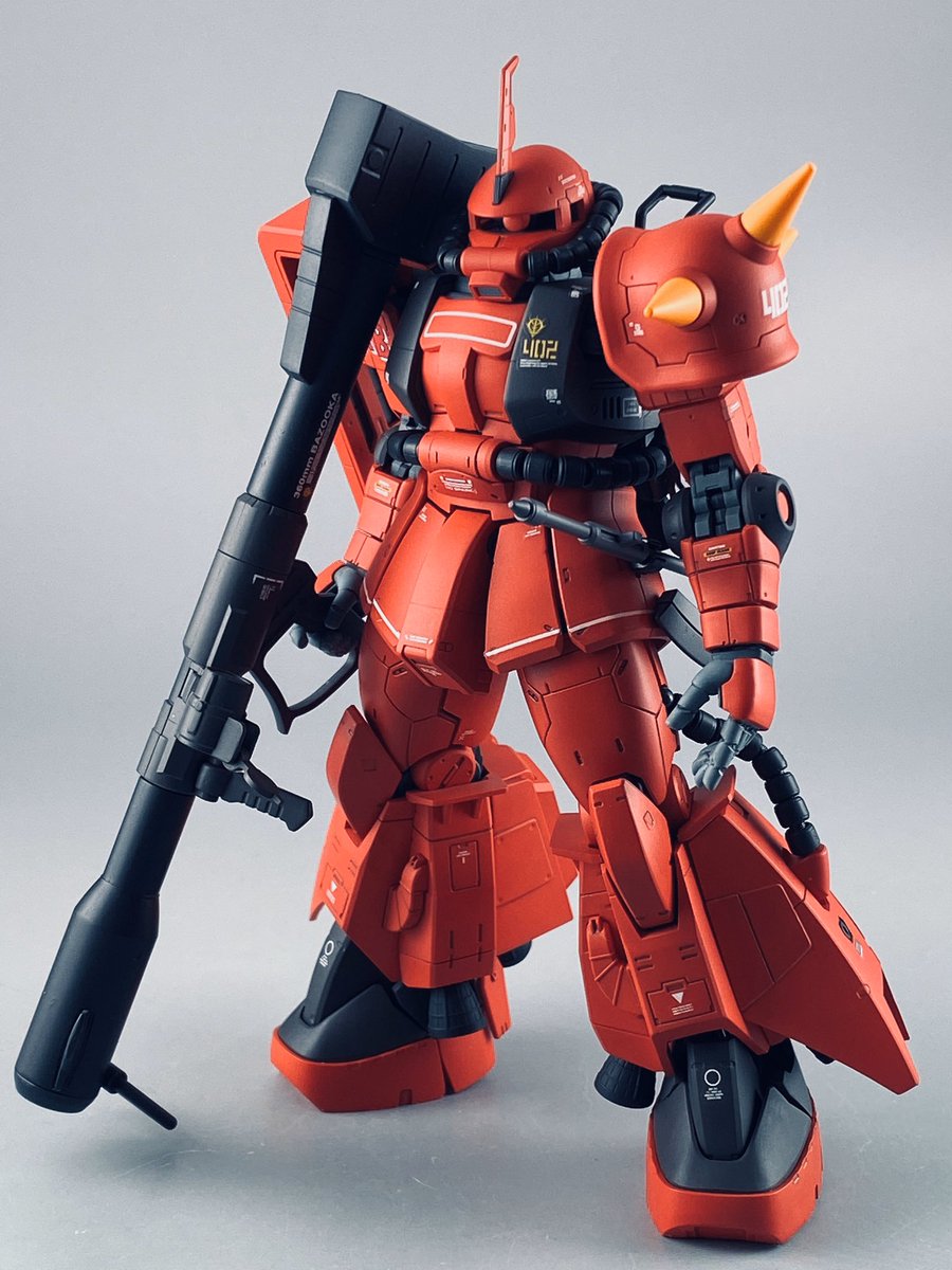 yuupa00's tweet photo. RGジョニザク完成。
なのですが、5年ぶりスマホ替えたため、カメラ使いこなせなくて苦戦中。えんじ色にし���写らん🤔
画像加工で色を近づけたら、実物よりカッコ良くなった✌️😵

 #ガンプラの画像貼るとRTされると聞いて https://t.co/Cmmv1BC6zV