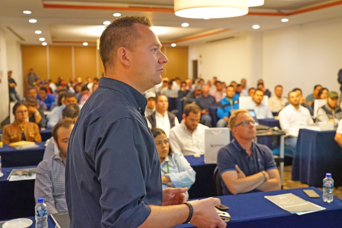 👩‍🦰🧔👩👨📸 ¿Quiénes se dieron cita? 📢 Escuchando a la planta, Photo Report ¡Casa llena! en el Seminario Next Generation Growing <a href="/Horticonnectnl/">Horticonnect</a>, Descúbrelo en la nota de Hortiview: 
hortiview.com/2019/09/20/pho…