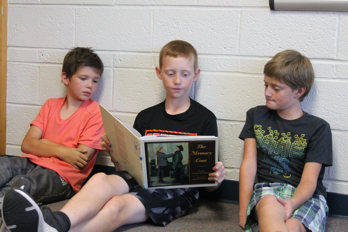 techytamara's tweet image. Flexible Seating empowers Ss by giving them choice and control of their environment. It also makes buddy reading more comfy and fun! @InmanSchools #flexibleseating #MaximizingResources @coachpilly