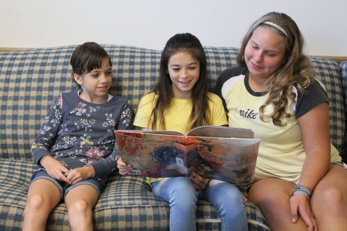 techytamara's tweet image. Flexible Seating empowers Ss by giving them choice and control of their environment. It also makes buddy reading more comfy and fun! @InmanSchools #flexibleseating #MaximizingResources @coachpilly