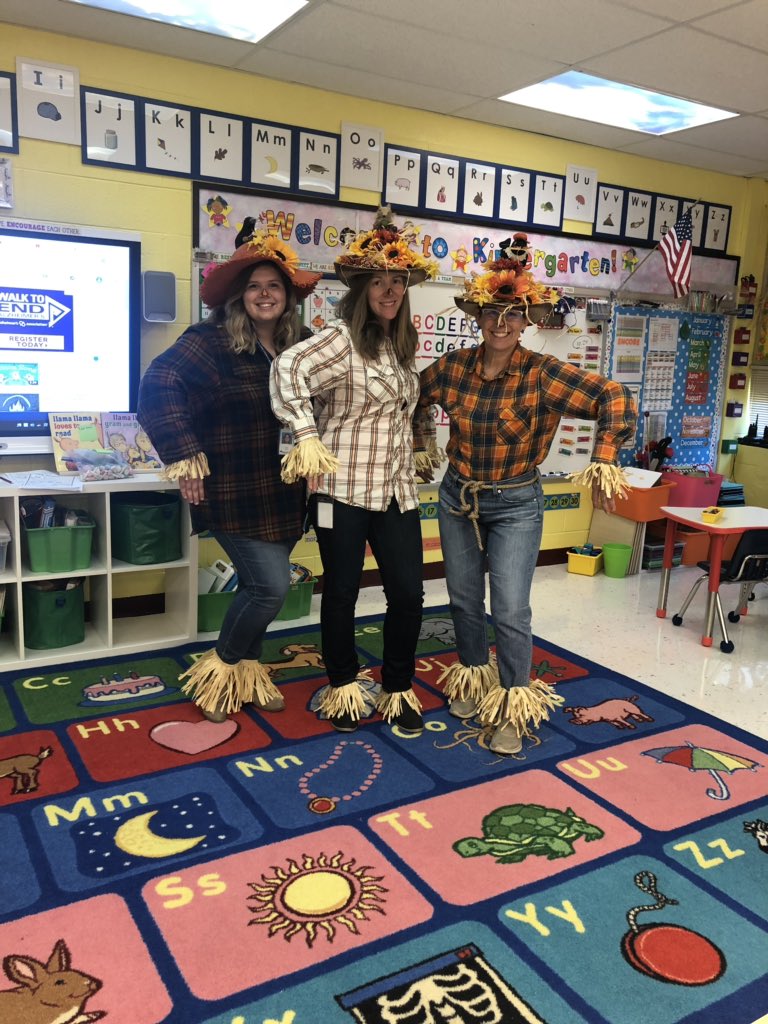 MrsLKratz's tweet photo. When you teach kindergarten, you HAVE to dress up for the first day of fall! Love my team! Mary Loudy, @kinderkeitz #positivelypwcs #superpwcs #dalecityroars https://t.co/jupwZQpCpX