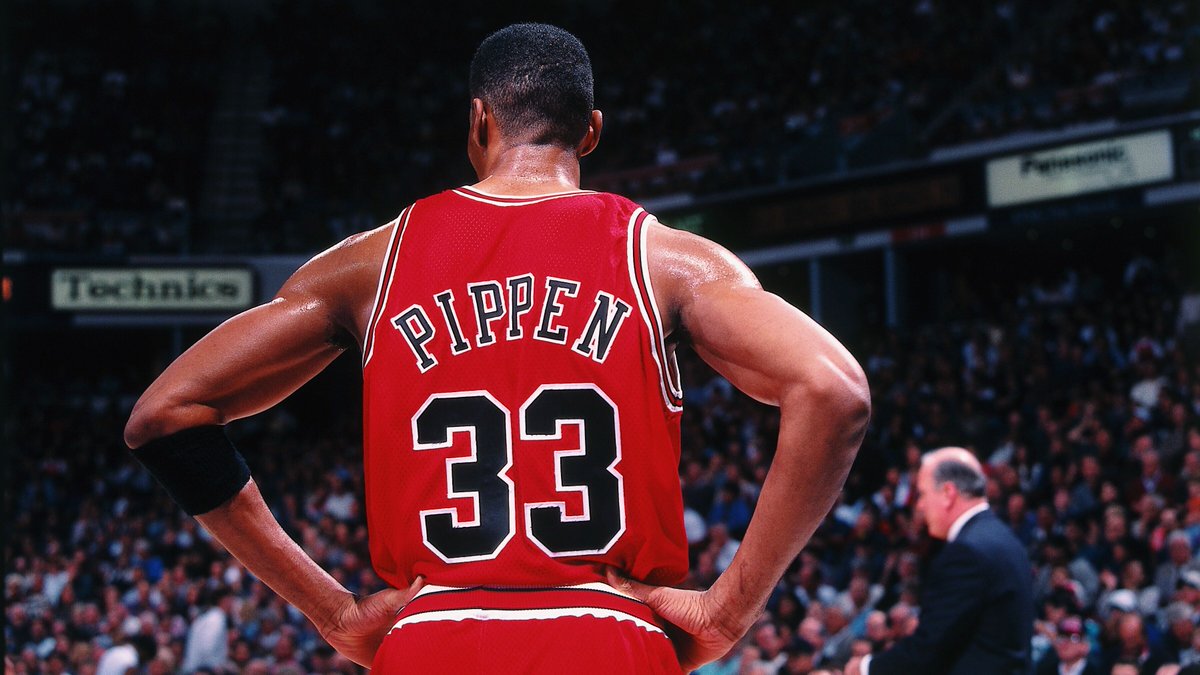 chicagobulls's tweet image. The countdown has officially started 💥

We are 3️⃣3️⃣ days away from #Bulls Opening Night! #KiaTipOff19