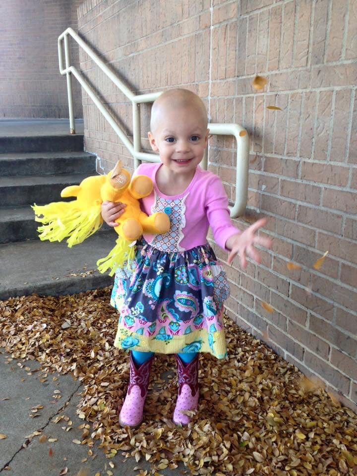 OwlsForAvery's tweet photo. Today is the first official day of Fall! 🍂 and tomorrow is our fundraiser at Rockfish Seafood Grill Richardson. Go &amp; support #childhoodcancerresearch! 🎗 https://t.co/Uh9BrygIGc
