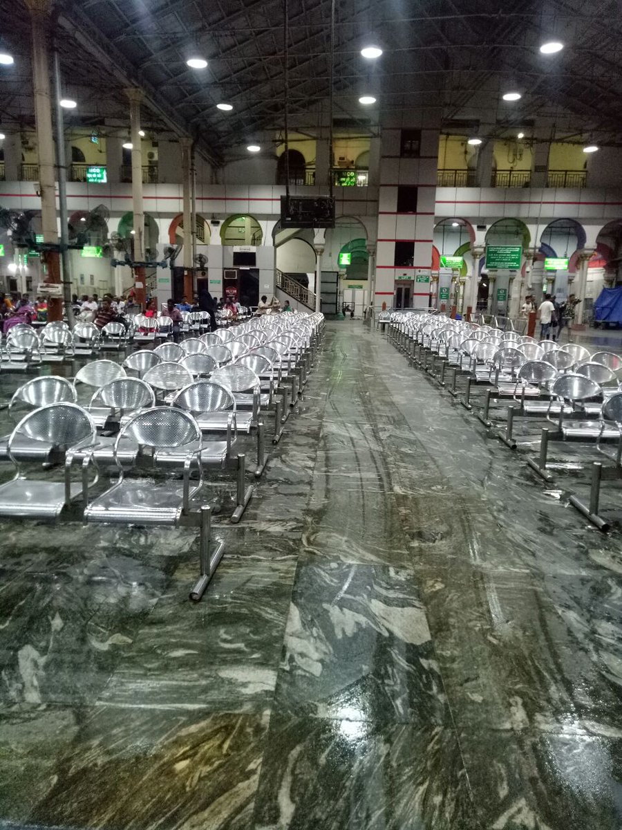 DirectorMas's tweet photo. #SwachhataHiSeva #SwachhtaPakhwara Intensive cleaning undertaken with water washing of old concourse hall and PF-10 and 11. @DrmChennai @GMSRailway @RailMinIndia https://t.co/f3qe5tXGFX