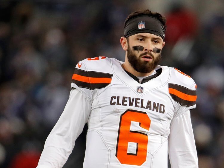 FakeSportsCentr's tweet photo. Gardner Minshew looks like David Arquette dressed up as Baker Mayfield for Halloween 🤣🤣🤣 https://t.co/3dGkHAmHrE