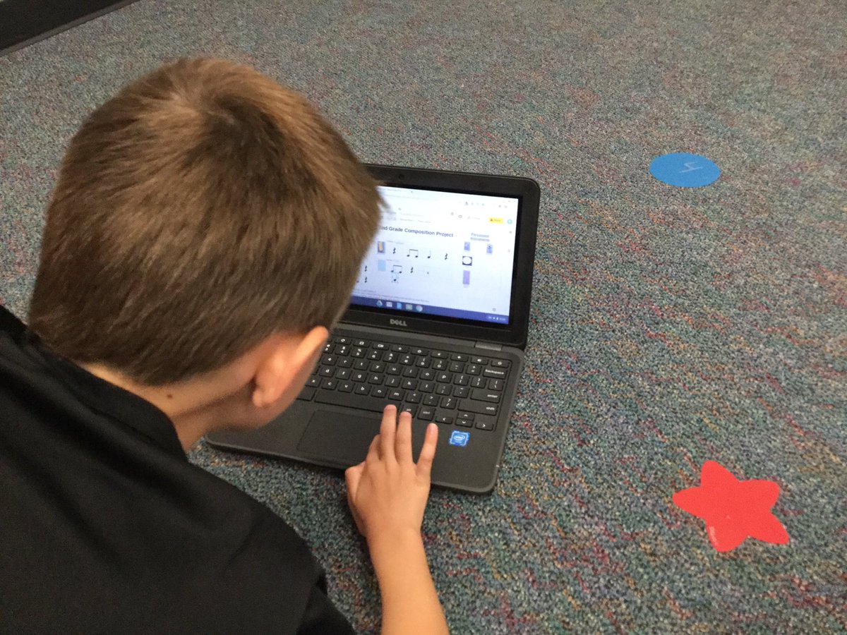epitts_erin's tweet photo. Composing with Master Slides in Google Classroom! #RESunique @RoanokeRangers @NISDFineArts https://t.co/nYD2i2j3vG